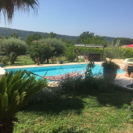Le Cabanon Des Hirondelles Villa Villecroze Exterior foto