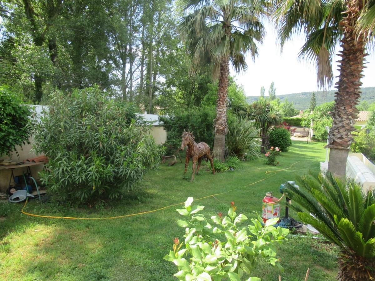 Le Cabanon Des Hirondelles Villa Villecroze Exterior foto