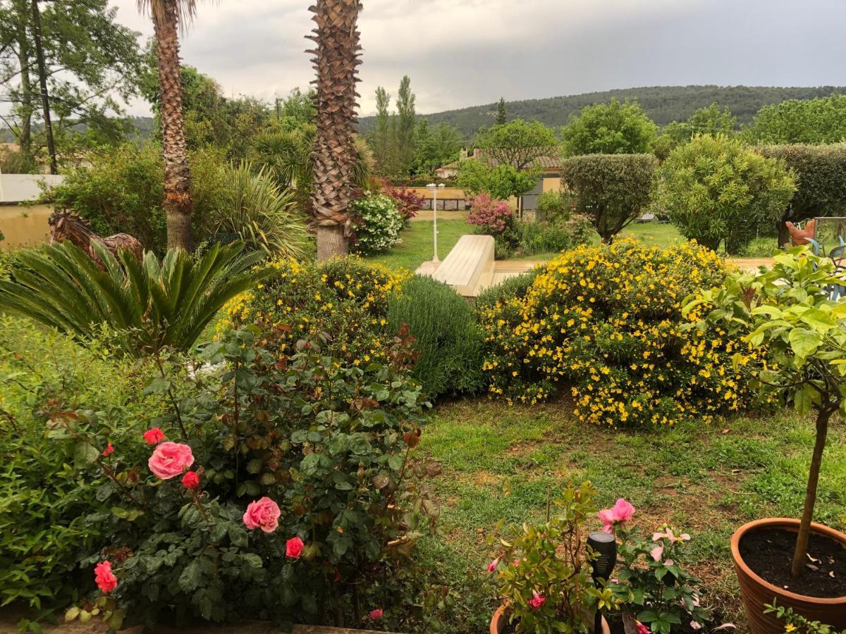 Le Cabanon Des Hirondelles Villa Villecroze Exterior foto